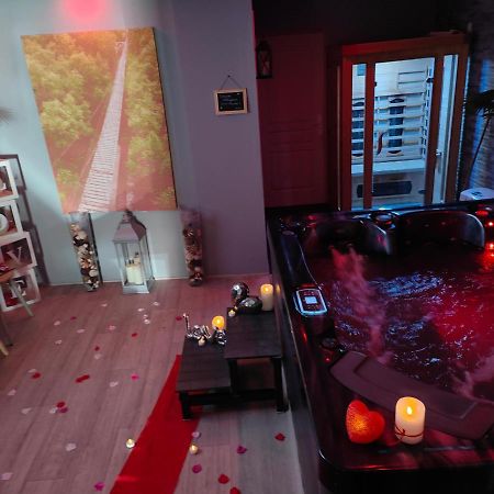 Apartamento Logement Privatif Avec Jacuzzi Bergues Exterior foto
